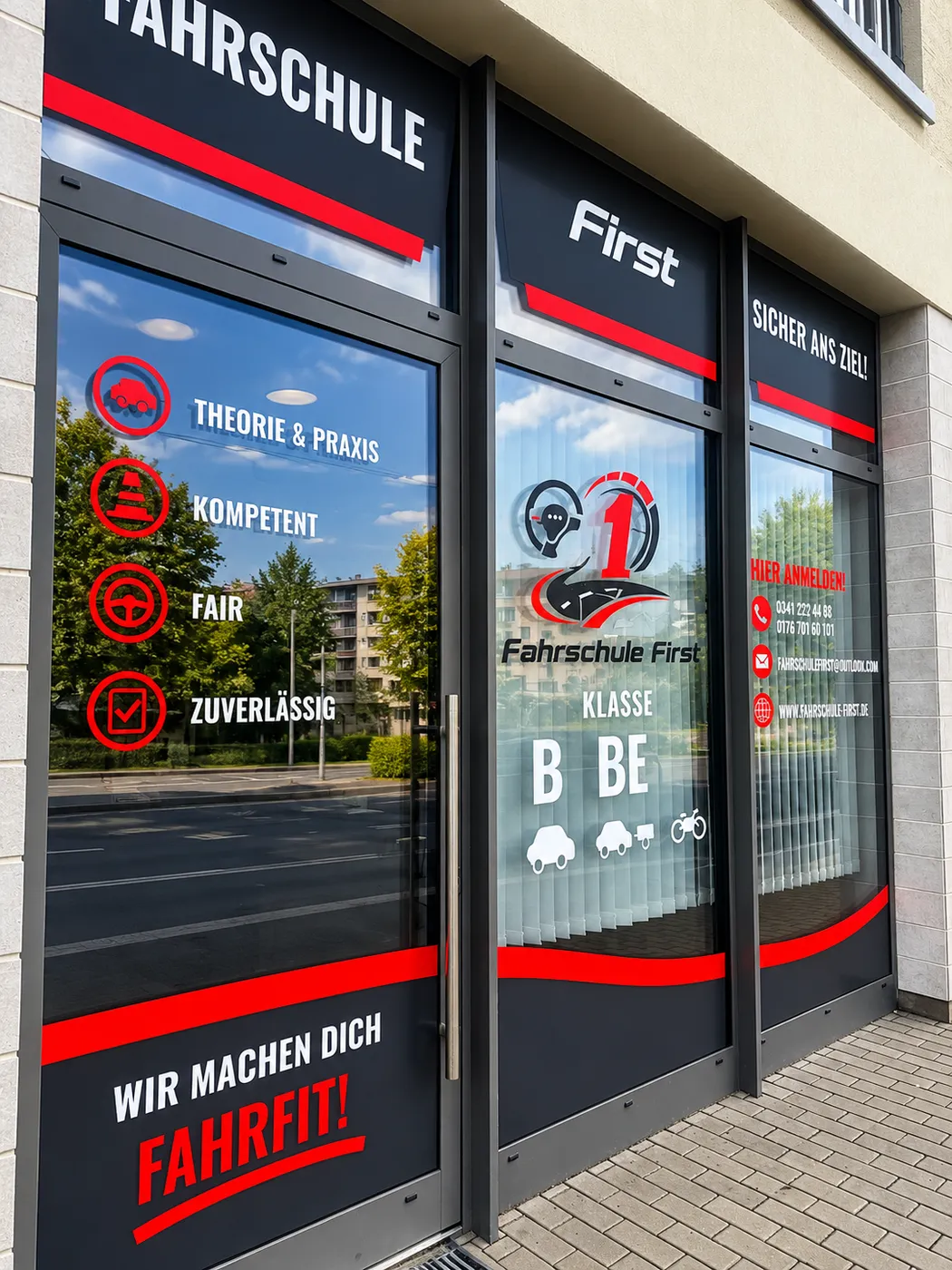 Schaufensterbeschriftung der Fahrschule First